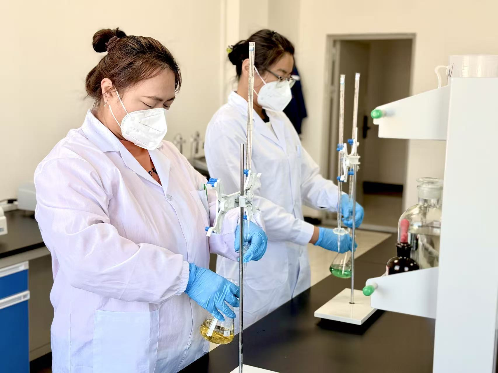 严抓生产把控 精研化验护航