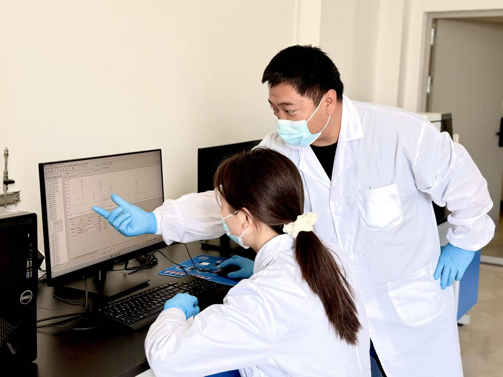 严抓生产把控 精研化验护航